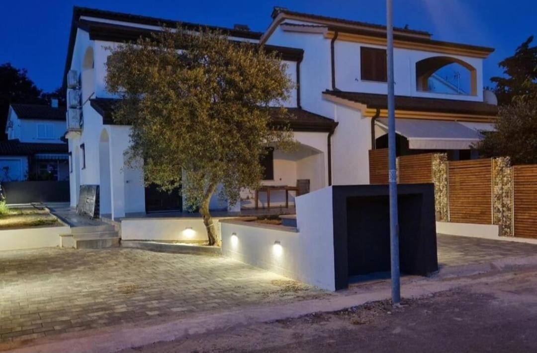 Villa Castanea - Kuca Za Odmor S Bazenom Kukci Exterior foto