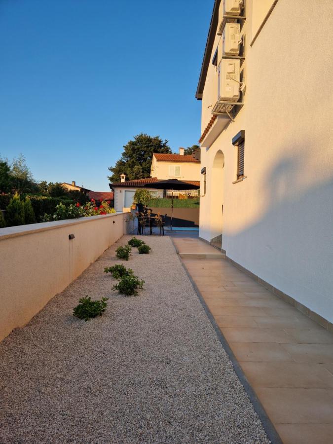 Villa Castanea - Kuca Za Odmor S Bazenom Kukci Exterior foto
